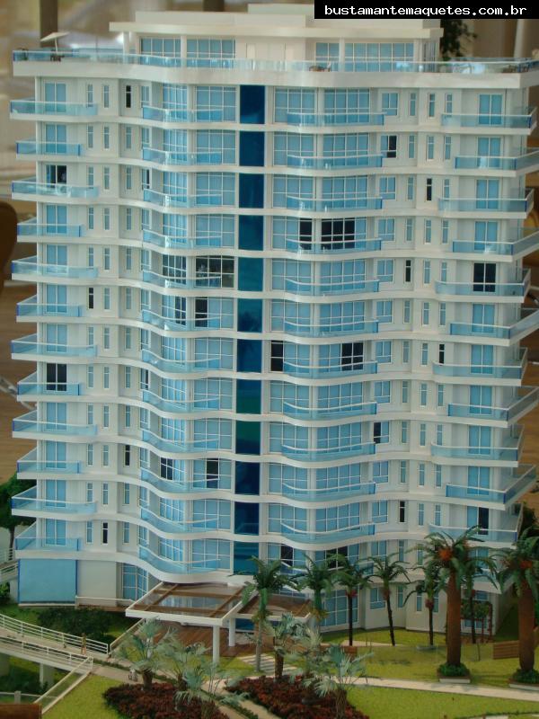 Foto de maquete fisica de Edifícios Residenciais produzida para o cliente PROCAVE, localizada na cidade de Balneário Camboriú/SC