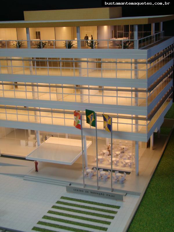 Foto de maquete fisica de Prédios Públicos produzida para o cliente IDP Brasil, localizada na cidade de Florianópolis/SC