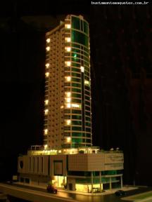 Foto de maquete fisica de Edifícios Residenciais produzida para o cliente FG Empreendimentos Ltda., localizada na cidade de Balneário Camboriú/SC