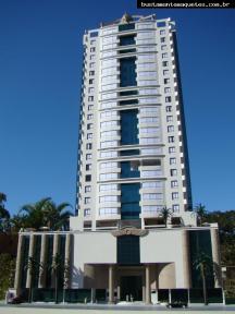 Foto de maquete fisica de Edifícios Residenciais produzida para o cliente Carelli Construtora, localizada na cidade de Balneário Camboriú/SC