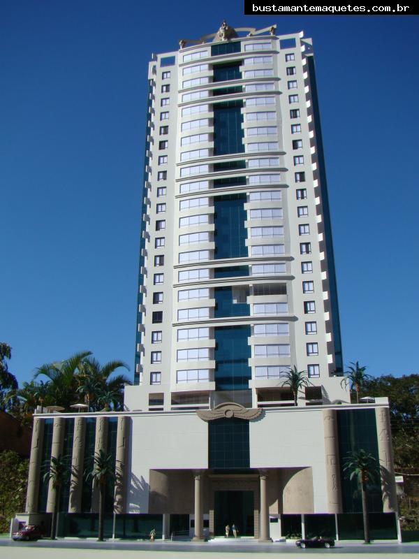 Foto de maquete fisica de Edifícios Residenciais produzida para o cliente Carelli Construtora, localizada na cidade de Balneário Camboriú/SC