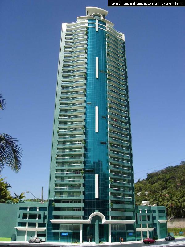 Foto de maquete fisica de Edifícios Residenciais produzida para o cliente EMBRAED, localizada na cidade de Balneário Camboriú/SC