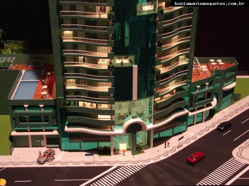 Foto de maquete fisica de Edifícios Residenciais produzida para o cliente EMBRAED, localizada na cidade de Balneário Camboriú/SC