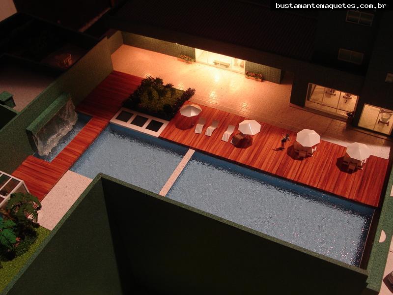 Foto de maquete fisica de Edifícios Residenciais produzida para o cliente EMBRAED, localizada na cidade de Balneário Camboriú/SC