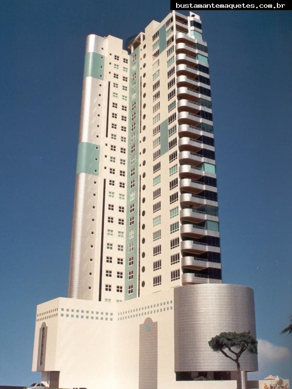 Foto de maquete fisica de Edifícios Residenciais produzida para o cliente PROCAVE, localizada na cidade de Balneário Camboriú/SC