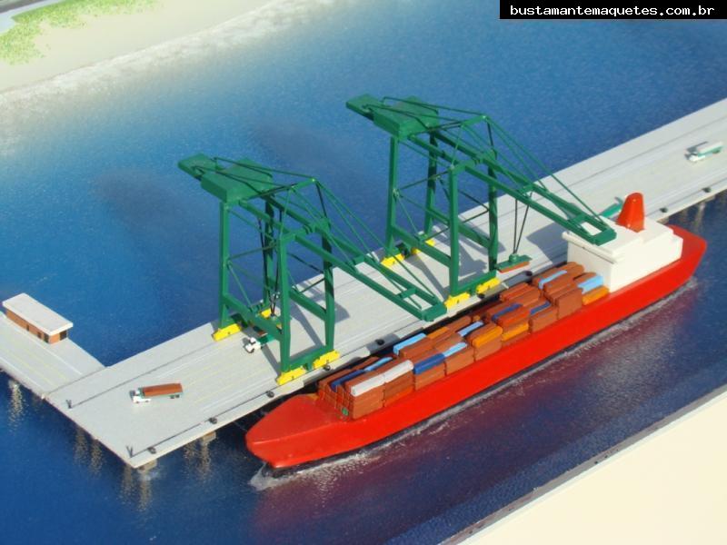 Foto de maquete fisica de Urbanismo produzida para o cliente ITAPOÁ Terminais Portuários, localizada na cidade de Itapoá/SC