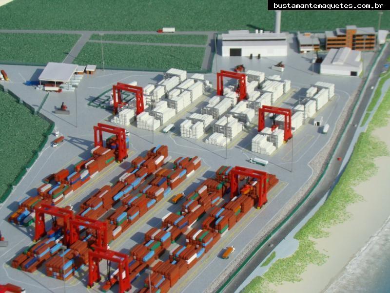 Foto de maquete fisica de Urbanismo produzida para o cliente ITAPOÁ Terminais Portuários, localizada na cidade de Itapoá/SC