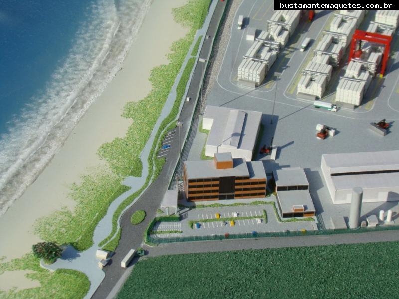 Foto de maquete fisica de Urbanismo produzida para o cliente ITAPOÁ Terminais Portuários, localizada na cidade de Itapoá/SC