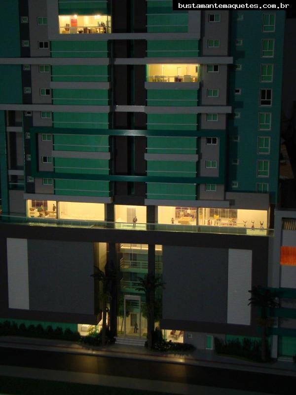Foto de maquete fisica de Edifícios Residenciais produzida para o cliente CECPAS Construtora, localizada na cidade de Balneário Camboriú/SC
